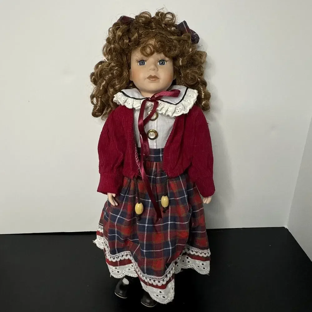 The Princess Collection Porcelain Doll Hand Crafted Artmark Brown‎ Hair Grey Eye